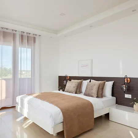 Plisko Wellness & Pool פאז'אנה