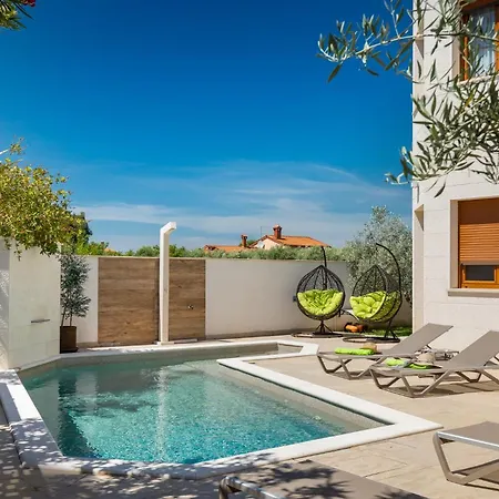 Plisko Wellness & Pool * פאז'אנה